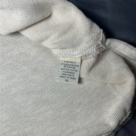 Chance or Fate cream women’s sz XL sweater/pullover with hood, flower sleeves - Picture 9 of 10